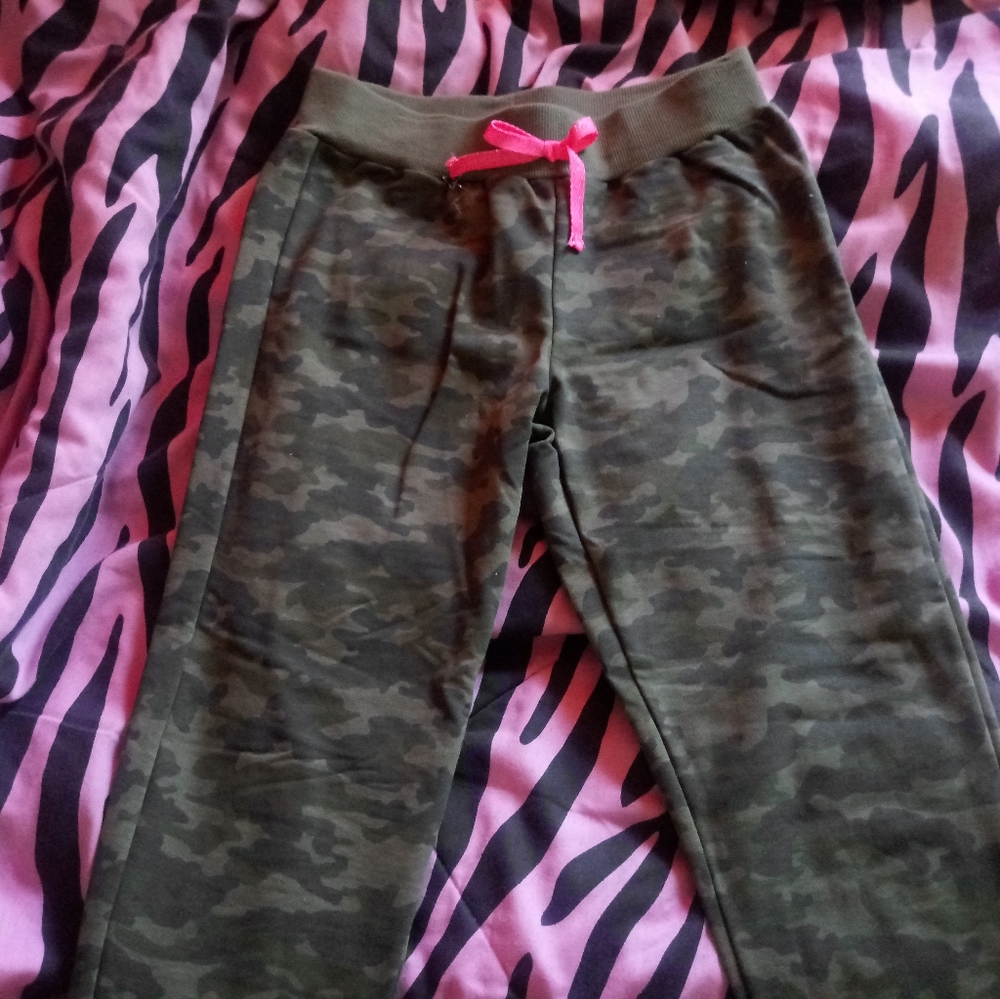 Girls, camo sweat pants